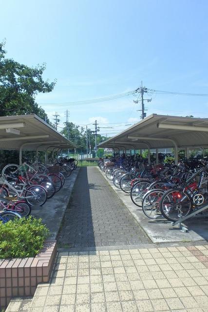 【河内長野市小山田町のマンションの駐車場】