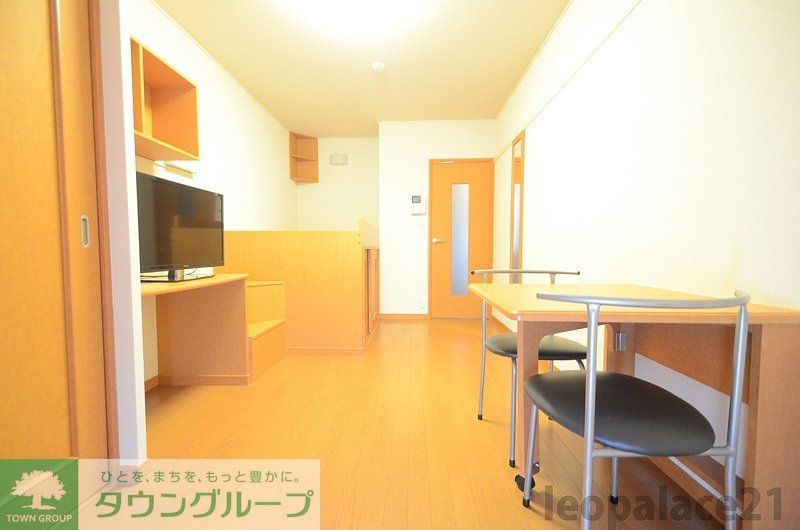 居室・リビング　同タイプの物件写真となり、床材異なります