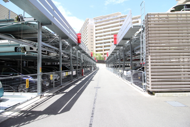 【吹田市千里丘北のマンションの駐車場】