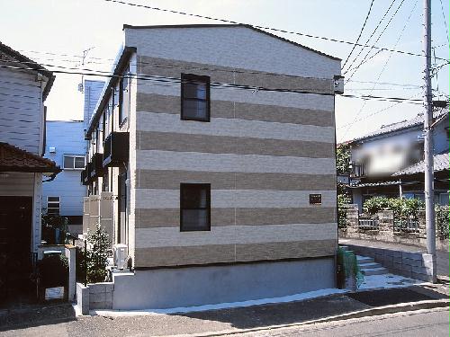 【レオパレスエムの建物外観】