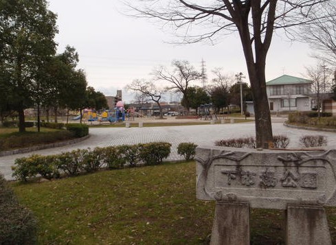 【名古屋市名東区平和が丘のマンションの公園】