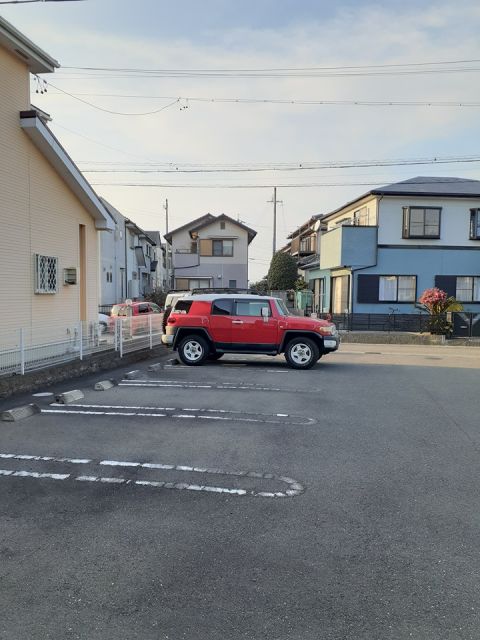 【ジュネスメゾン弐番館の駐車場】