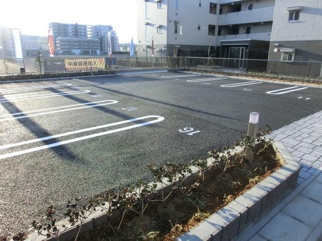 【柏市小青田のアパートの駐車場】