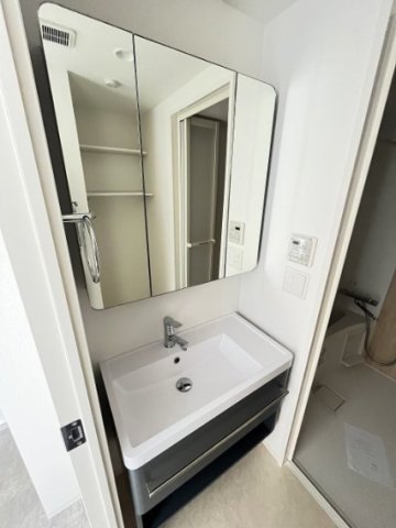 洗面設備　広い洗面スペース