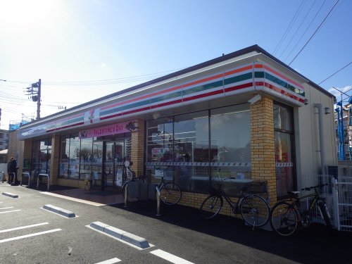 コンビニ　セブンイレブン久里浜店（コンビニ）まで737m