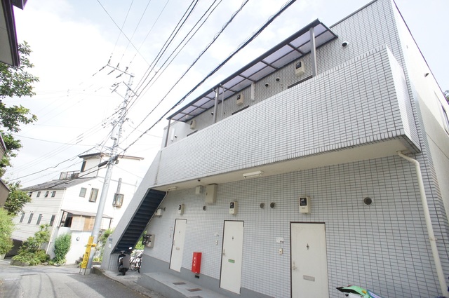 エントランス　２４時間管理なので入居中のトラブルも安心です☆