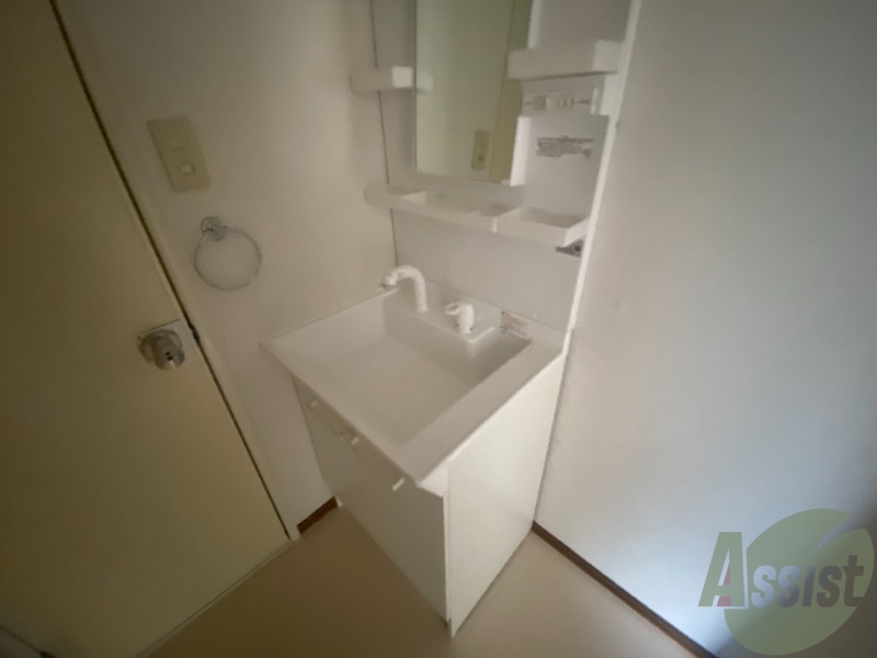 洗面設備　洗面台はこちら。朝の身支度はここでばっちり。