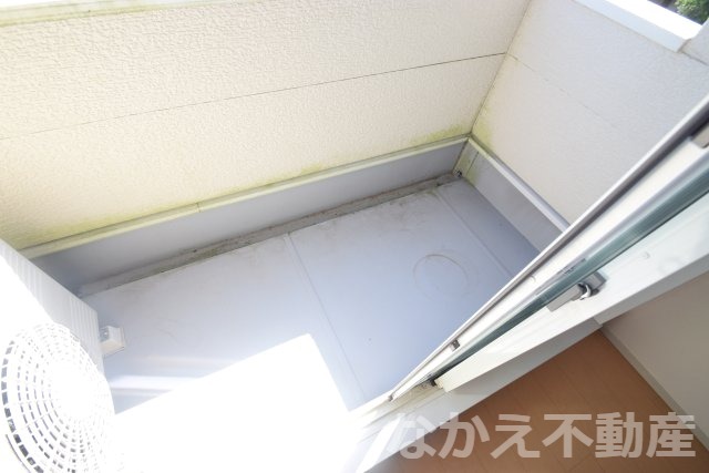 バルコニー　暖かな日差しのふりそそぐバルコニー