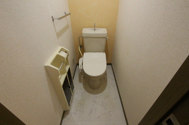 トイレ　温水洗浄暖房便座