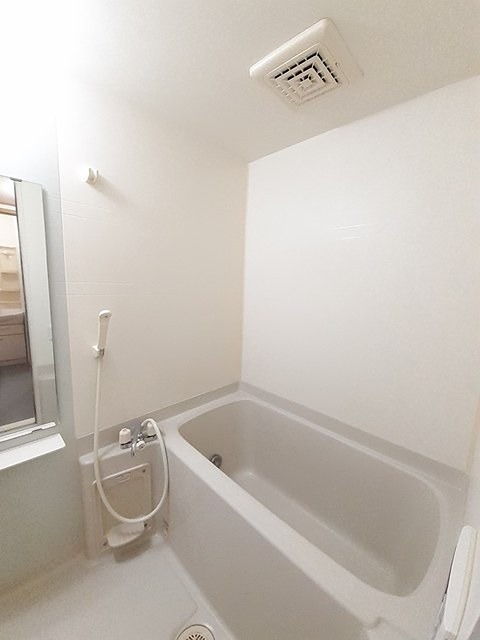 バス・シャワールーム　追炊き機能付のお風呂です。