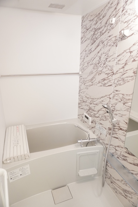 バス・シャワールーム　浴室（追い焚き付き）