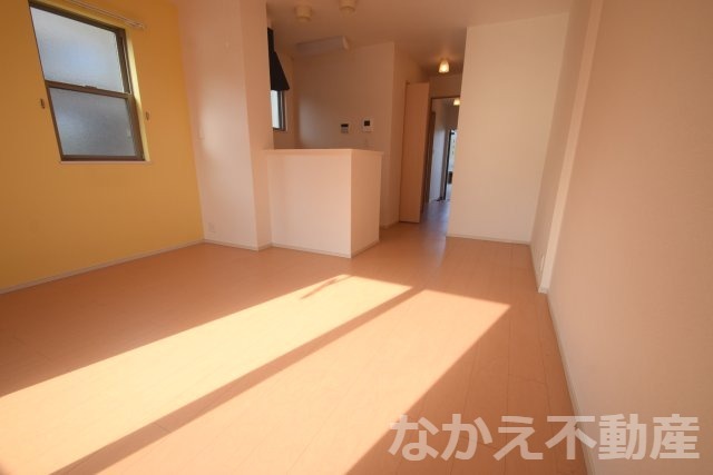 居室・リビング　こちらの居間で趣味の時間をお楽しみください