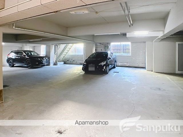 駐車場　駐車場