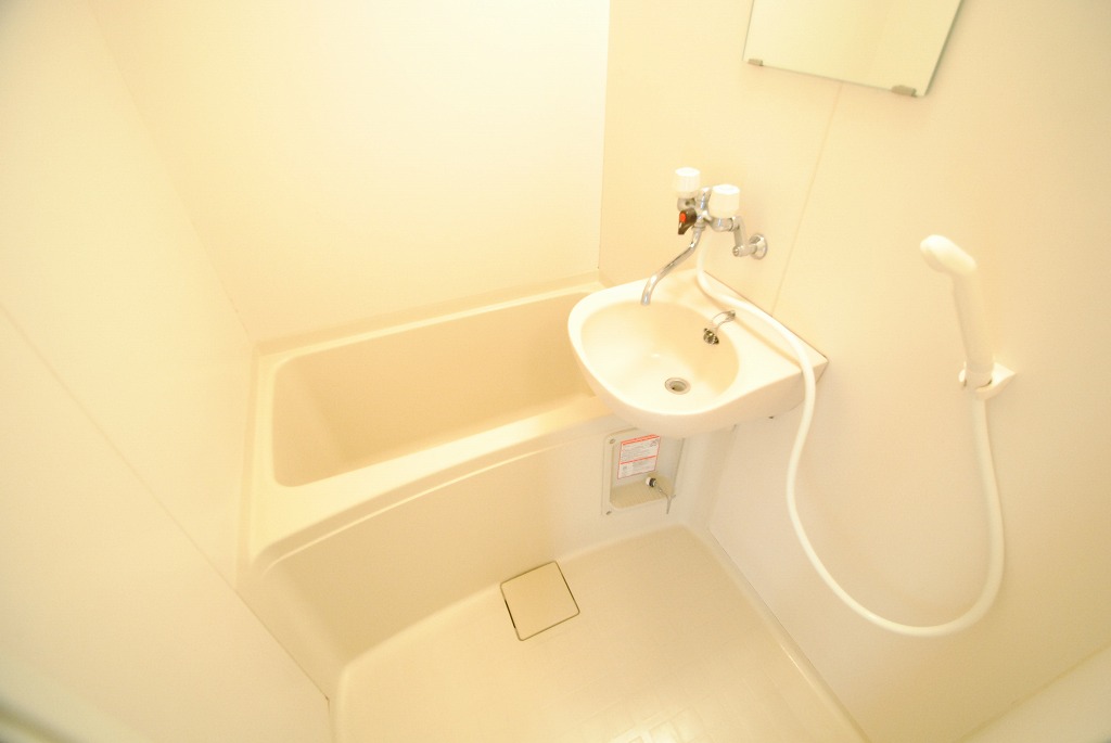 バス・シャワールーム　ゆったり過ごせるお風呂です