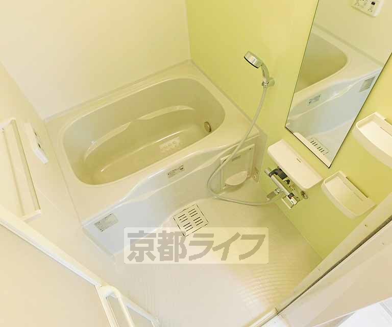 バス・シャワールーム　鏡も大きめです～！