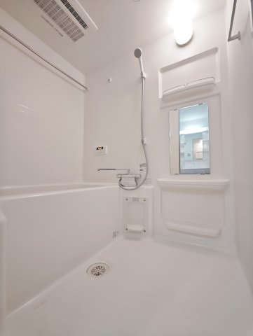 バス・シャワールーム　追い焚き給湯器