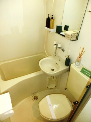 バス・シャワールーム　清潔感のあるバスルーム。