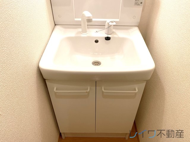 洗面設備　独立洗面台で身支度をすべて済ませてしまいましょう