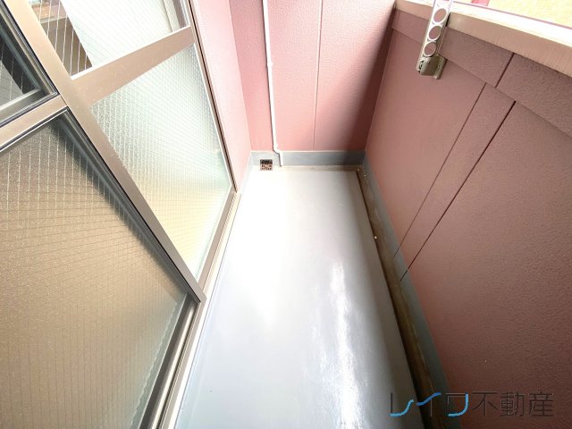 バルコニー　外からの目が気にならないバルコニーで洗濯物が干せます