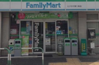 コンビニ　ファミリーマート（コンビニ）まで110m