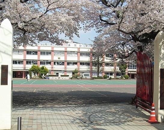 小学校　東京都北区立赤羽小学校（小学校）まで390m