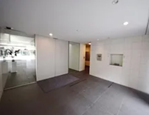 エントランス　ゆとりのあるエントランスです