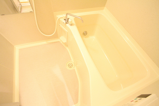 バス・シャワールーム　バスルーム。清潔感あります。追い炊き機能付！