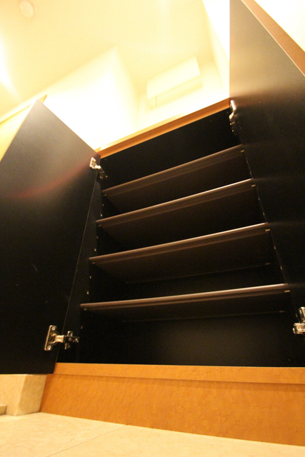 収納　シューズボックス。一人分は十分に収まりそうですね。