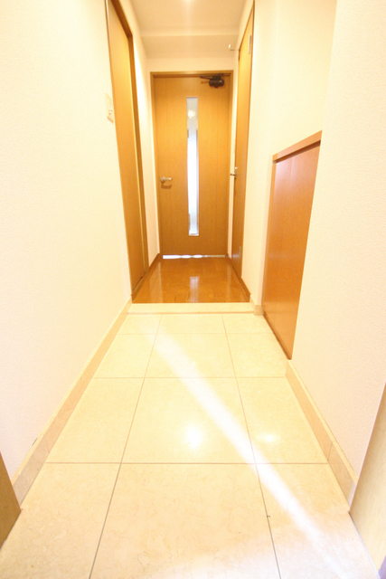 玄関　玄関。明るくて広くて段差の少ない玄関。開放感あります。