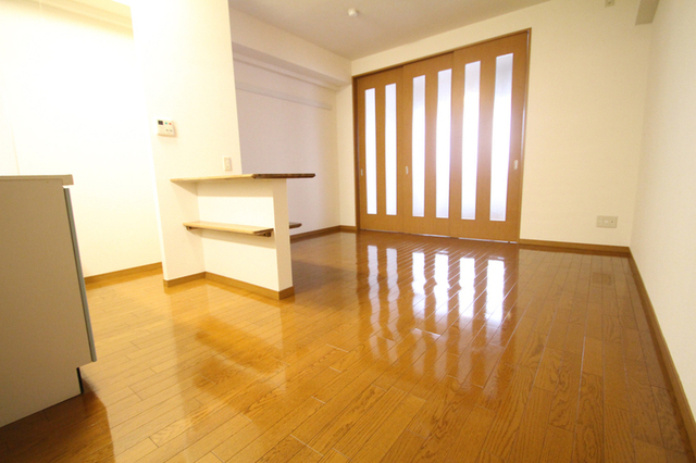 居室・リビング　１２帖のダイニング。ちょっとしたカウンターがおしゃれですね。