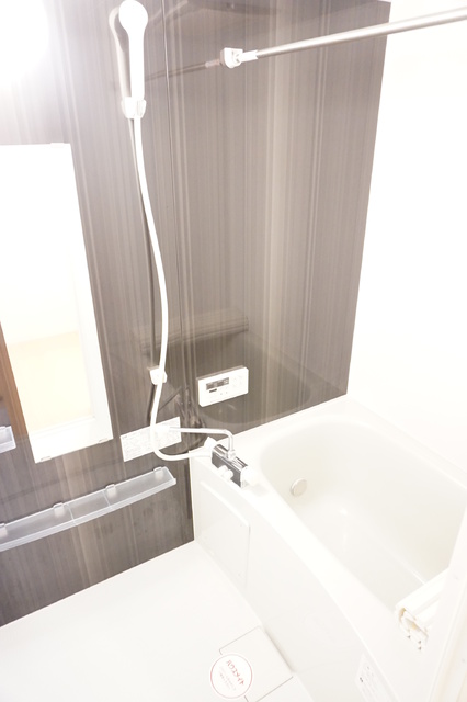 バス・シャワールーム　追焚給湯と浴室乾燥機付きバスルーム