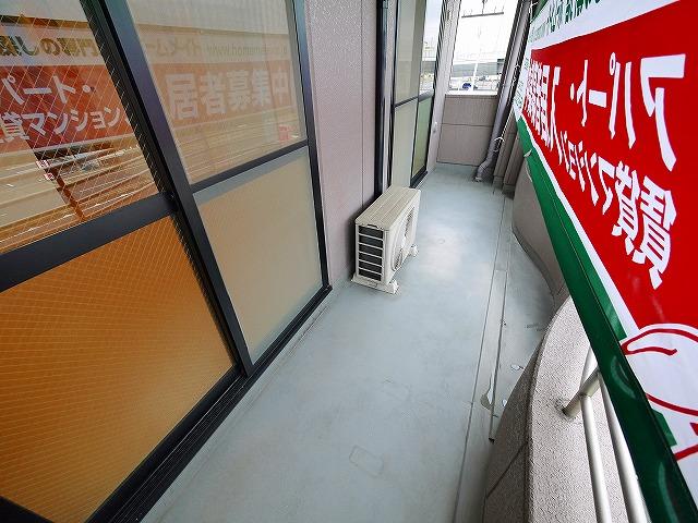 バルコニー　外からの目が気にならないバルコニーで洗濯物が干せます