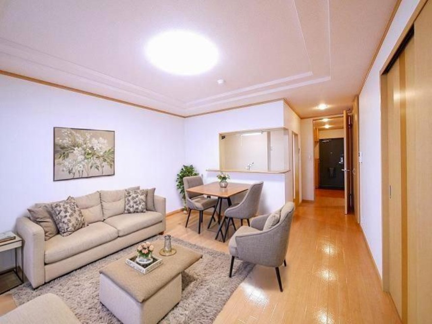 居室・リビング　CGで家具等を配置したもので家具等は含まれません