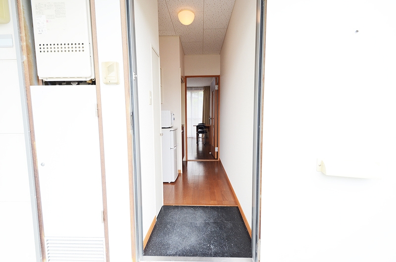 玄関　設備仕様は号室により異なる為、現況を優先致します。