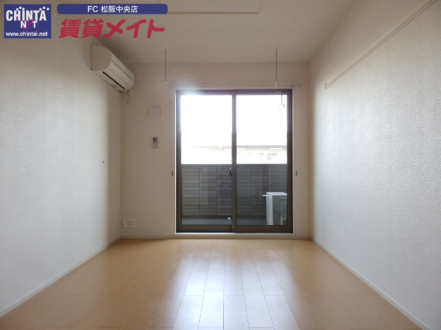 居室・リビング　反転タイプ参考写真