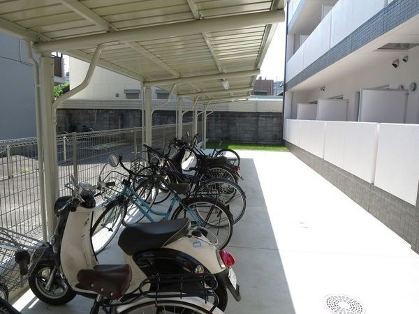 その他　敷地内駐輪場完備