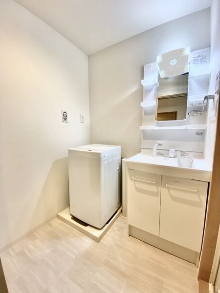 洗面設備　独立洗面化粧台付き