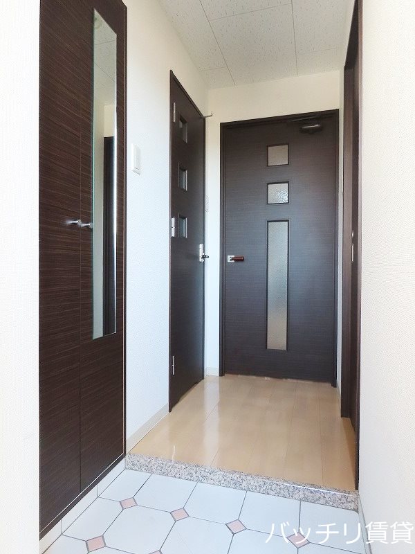 玄関　※同型タイプの為、現状優先