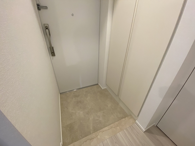 玄関　※別部屋参考写真です