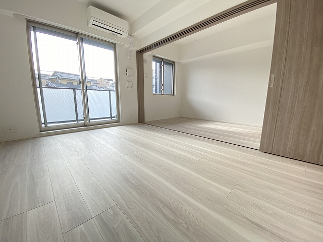 居室・リビング　※別部屋参考写真です