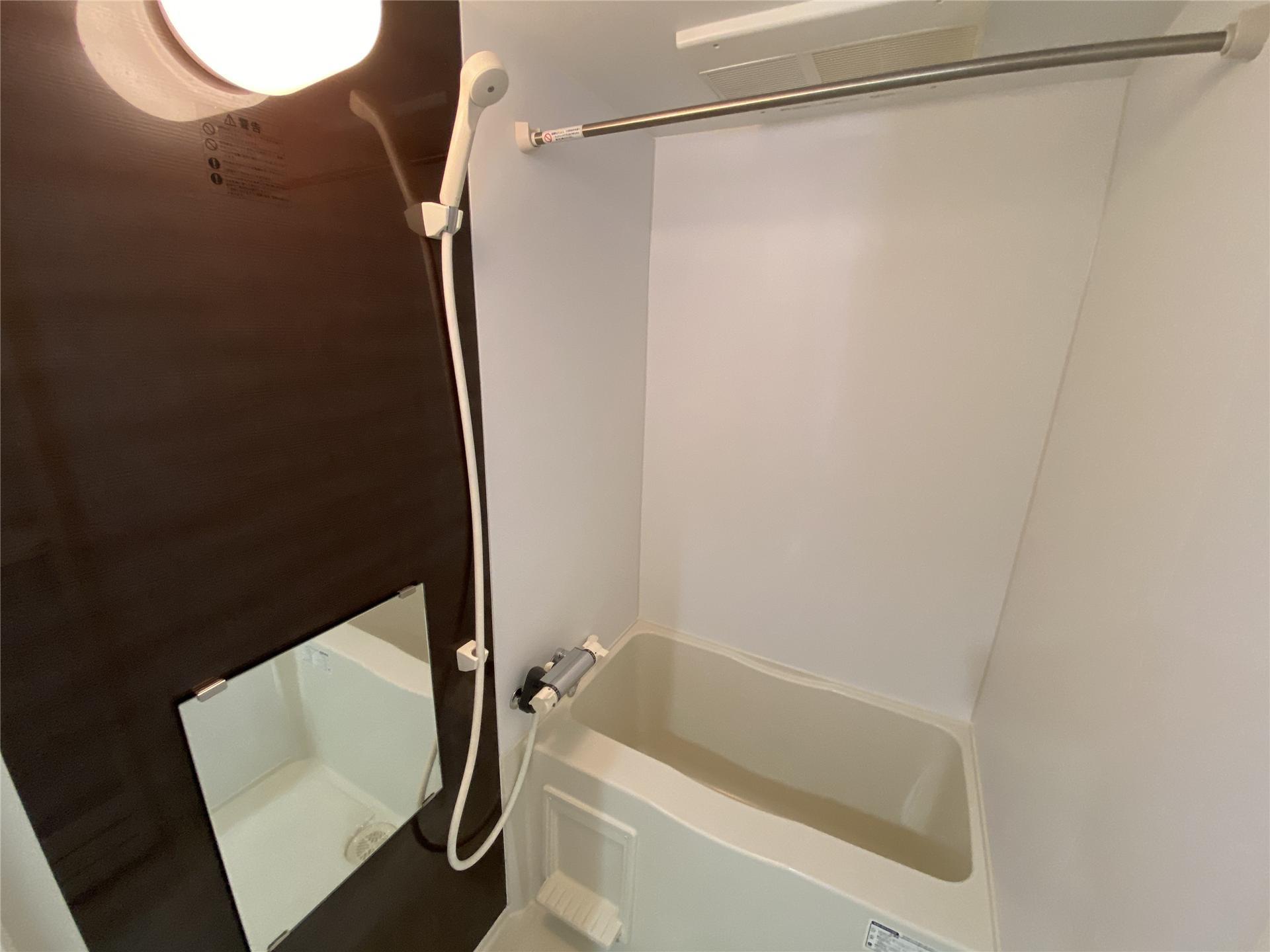 バス・シャワールーム　混合水栓が便利なお風呂です