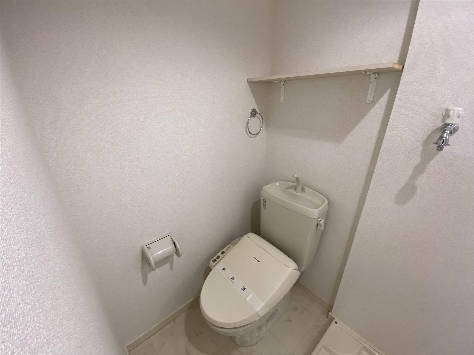 トイレ　ウォシュレット便座付きのトイレです