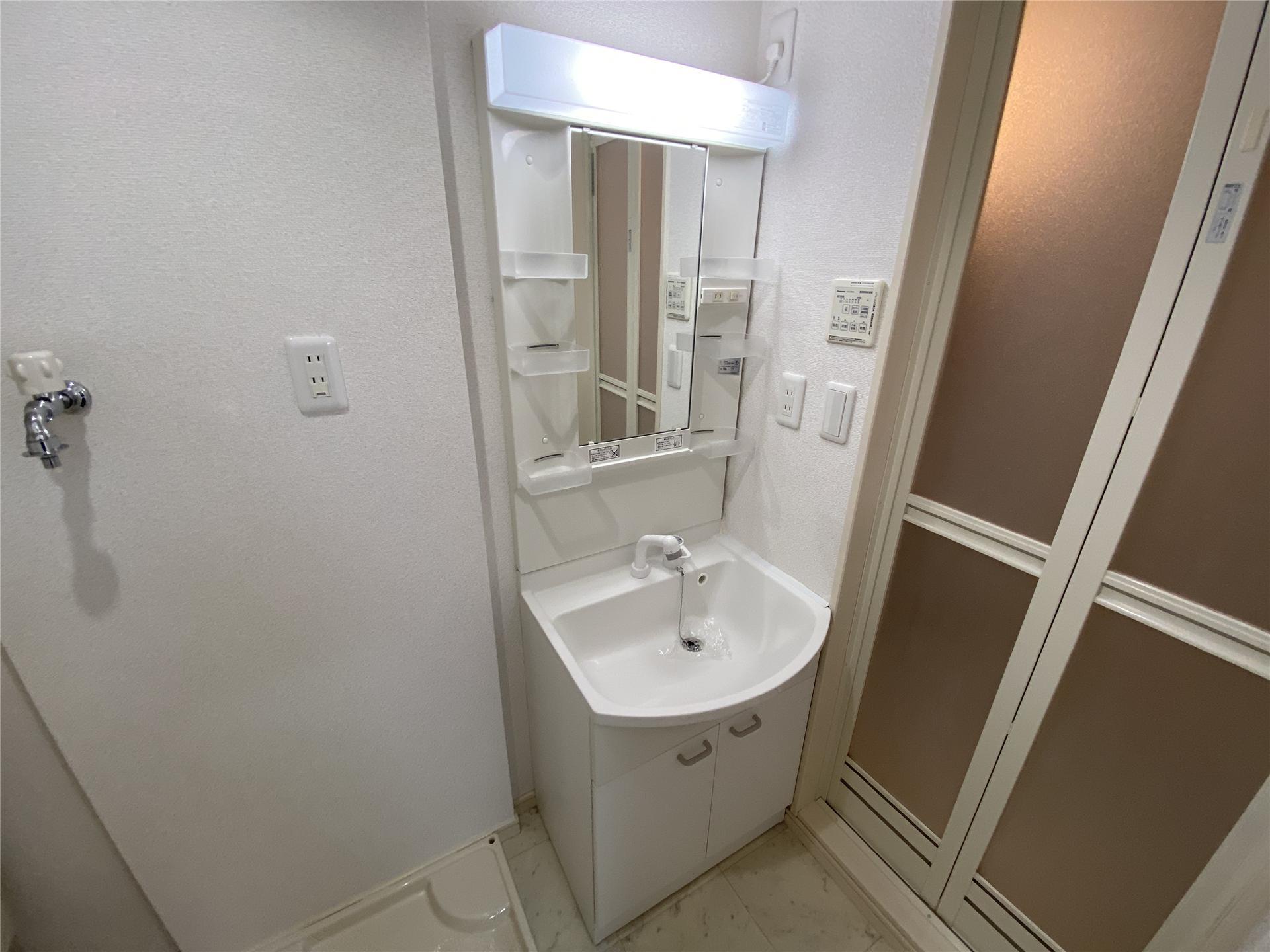 洗面設備　シャンプードレッサー付きです