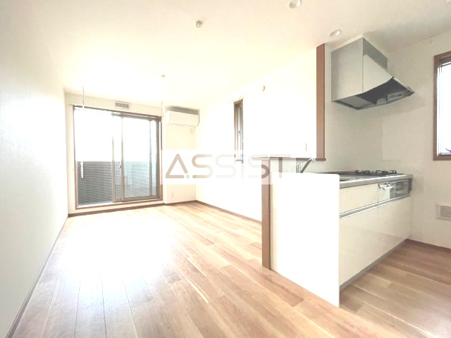 居室・リビング　写真：設備同仕様の別号室です