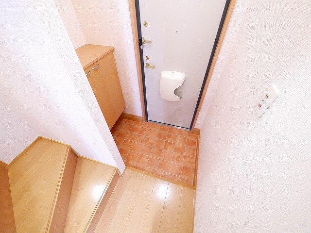 玄関　シューズボックスで靴が整頓できます