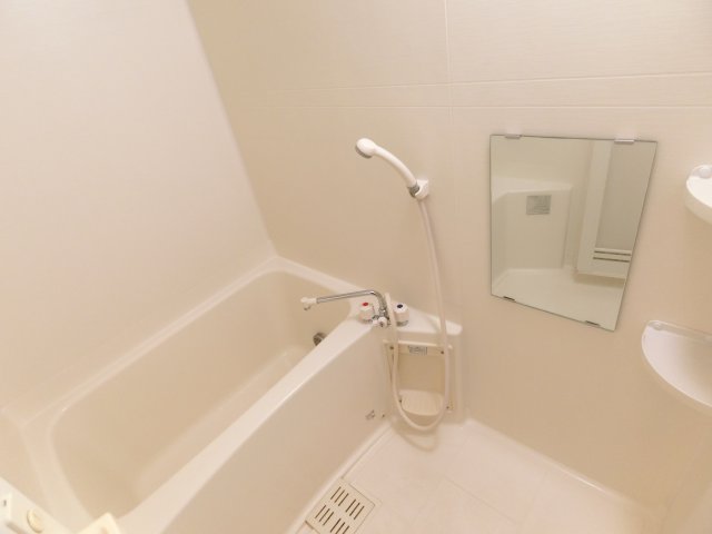 バス・シャワールーム　追焚き機能付きのお風呂。