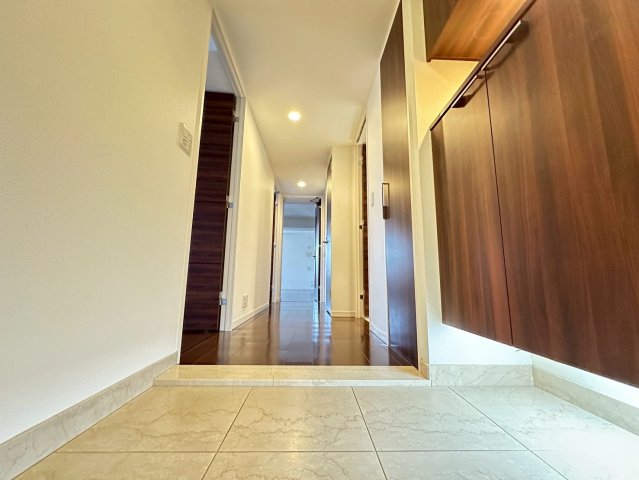 玄関　詳細は、RISUMO江坂本店までお問合せください♪