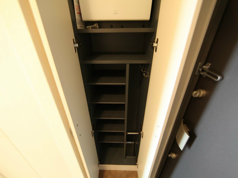 玄関　玄関　シューズボックス付（収納充実してます）