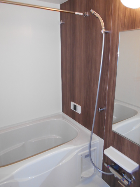 バス・シャワールーム　追焚機能付浴槽・浴室乾燥機完備