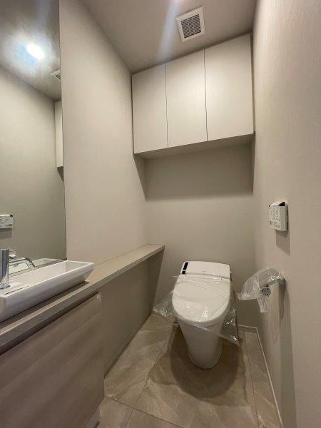 トイレ　手洗いカウンター付